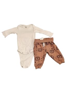 0-3 Month 2-piece Cream Long-Sleeve Bodysuit & Dark Orange/Tan Lion Joggers Set